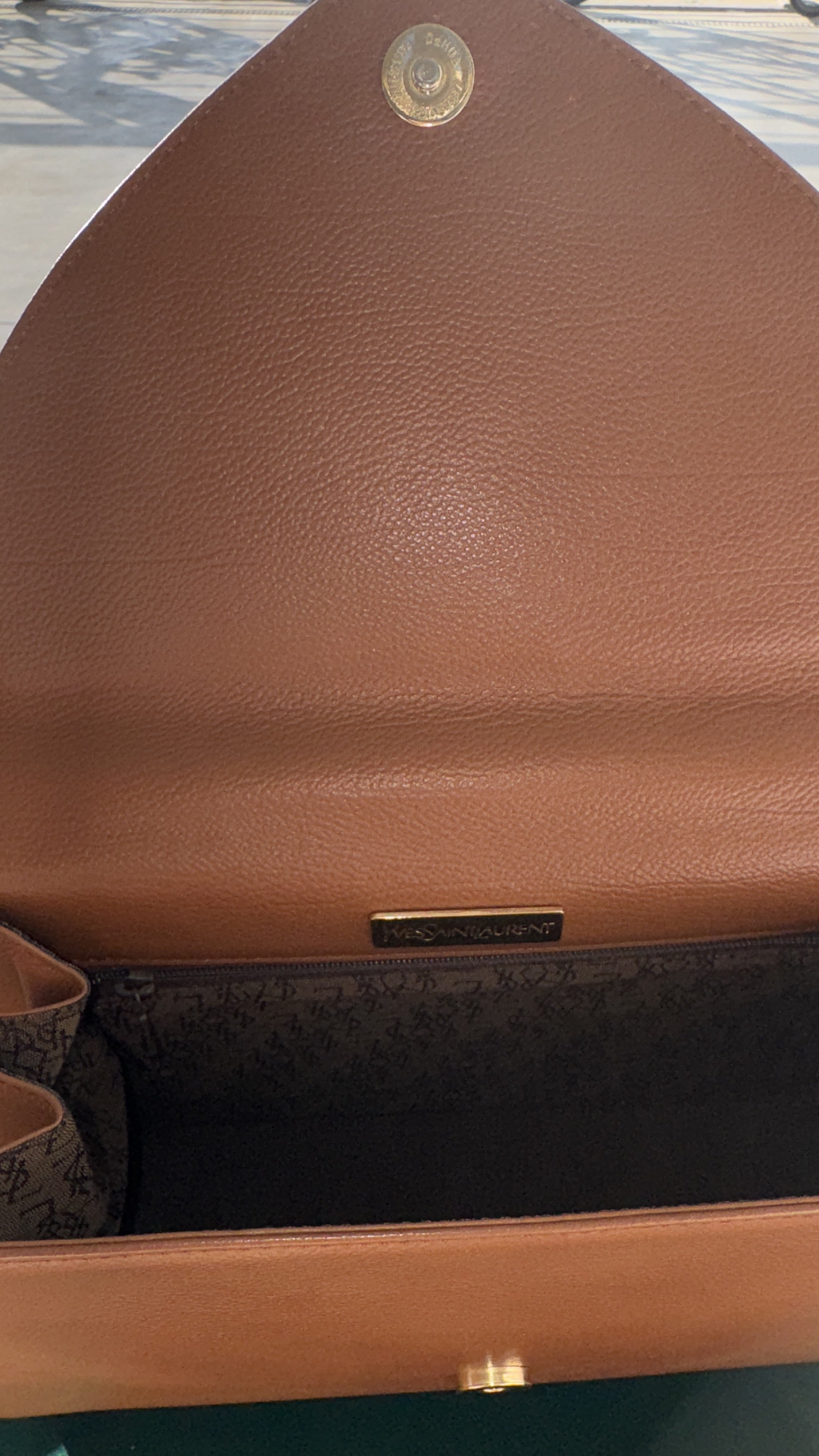 YVES SAINT LAURENT BROWN LEATHER VINTAGE HAND BAG