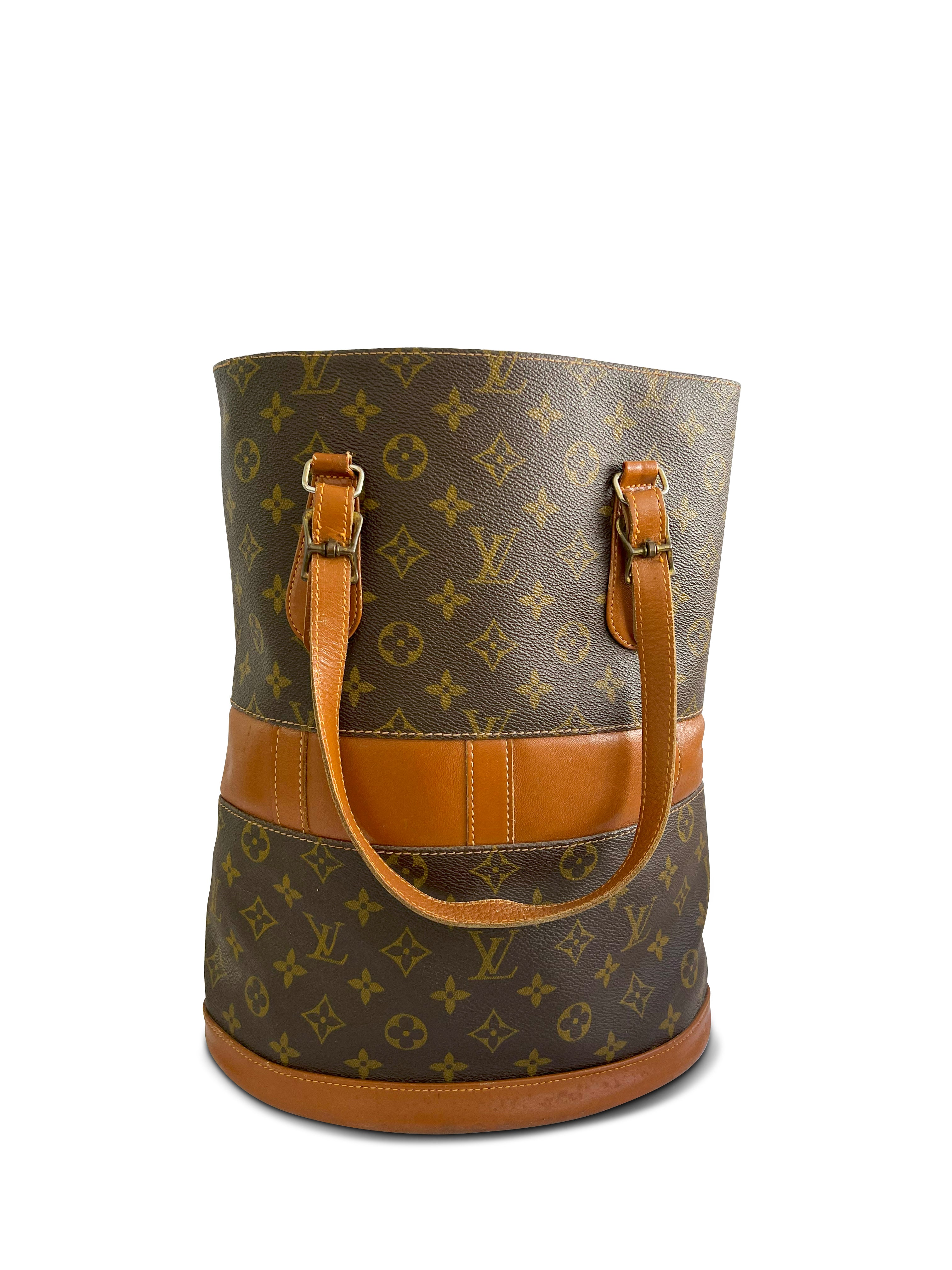 LOUIS VUITTON BUCKET BAG