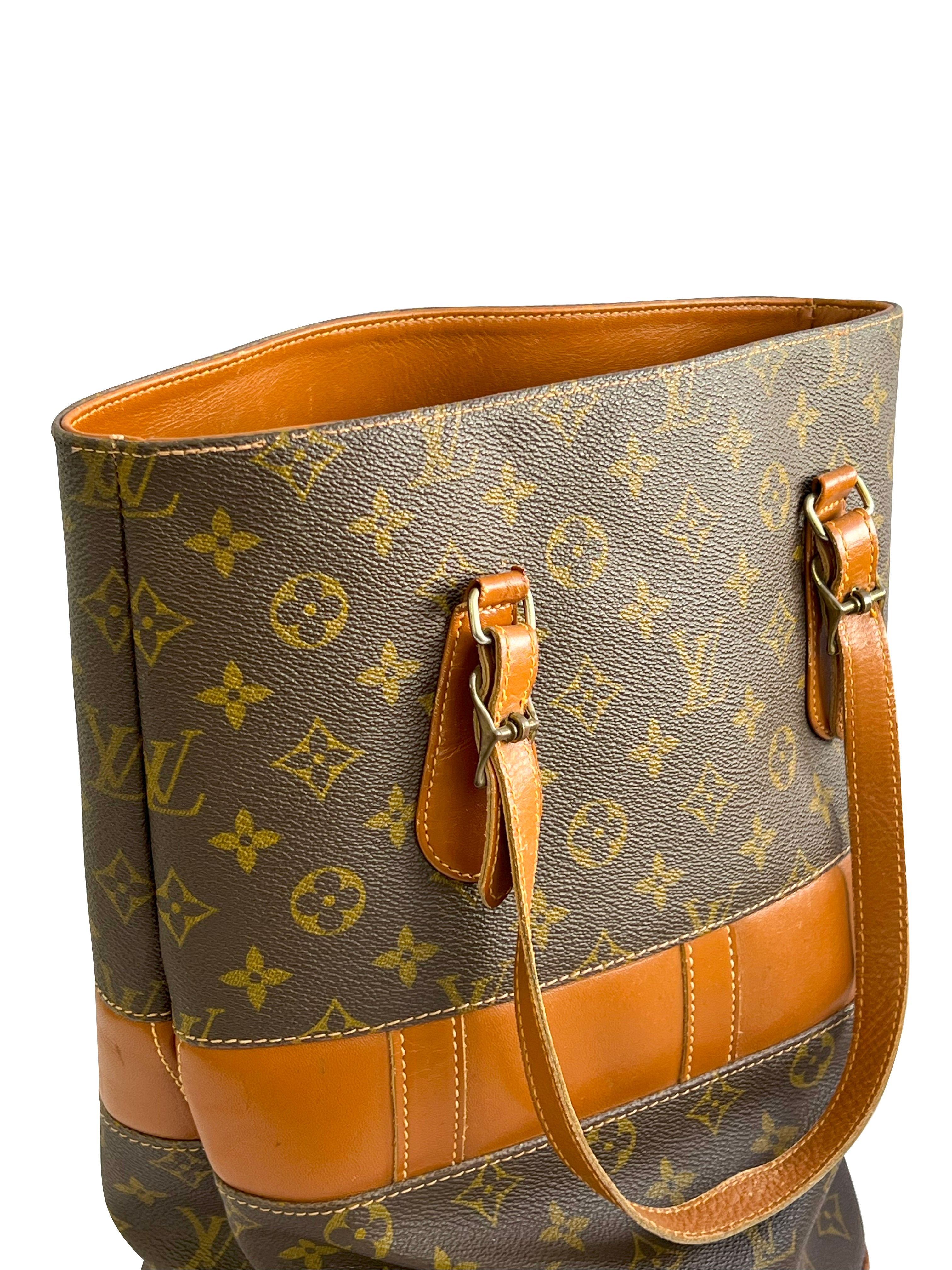 LOUIS VUITTON BUCKET BAG