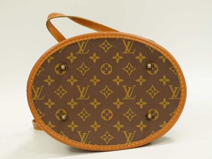 LOUIS VUITTON BUCKET BAG