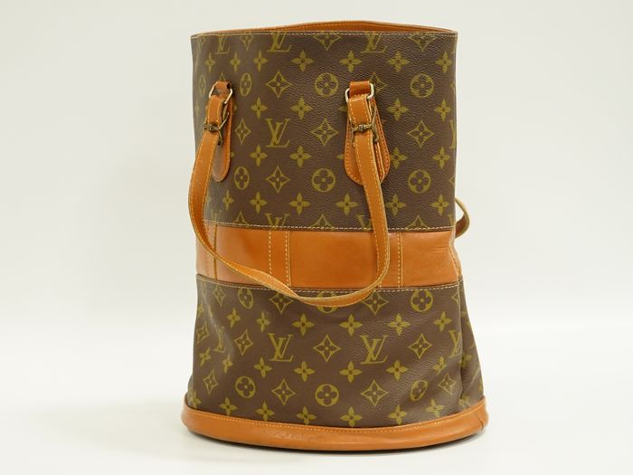 LOUIS VUITTON BUCKET BAG